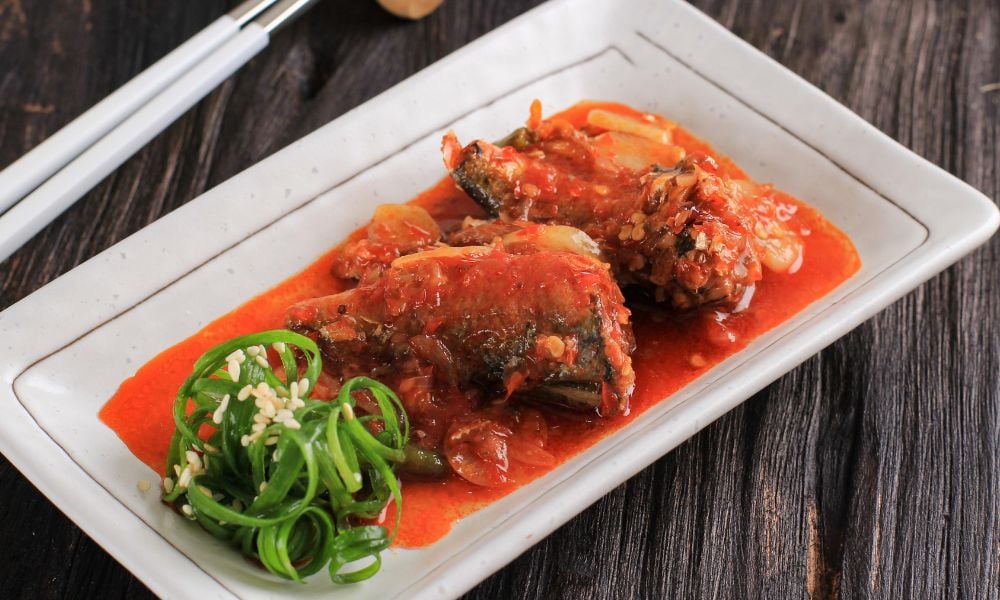 Hướng dẫn làm cá thu kho thịt ba chỉ sánh đậm, thấm vị