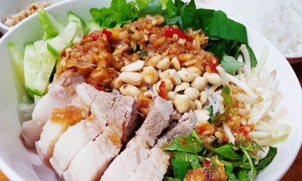 Cách làm bún trộn thịt lợn thanh mát, đầy đủ hương vị