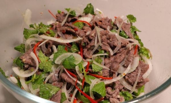 Cách làm gỏi bò tái chanh thịt mềm ngọt, nước trộn cực ngon