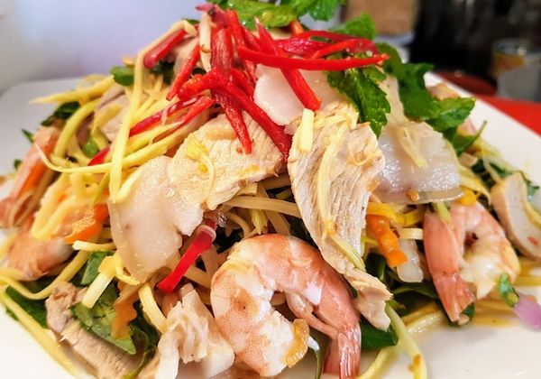 Cách làm gỏi xoài tôm thịt chua ngọt hấp dẫn tại nhà