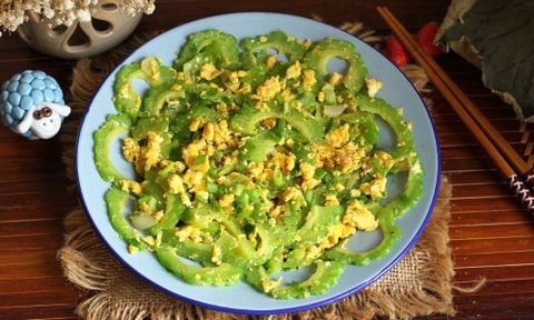 Hướng dẫn cách làm khổ qua rừng xào trứng bổ dưỡng