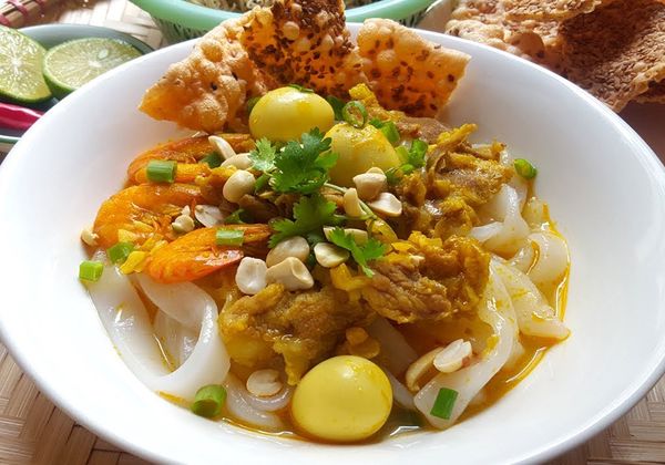 Cách làm mì Quảng tôm thịt màu vàng thơm chuẩn vị