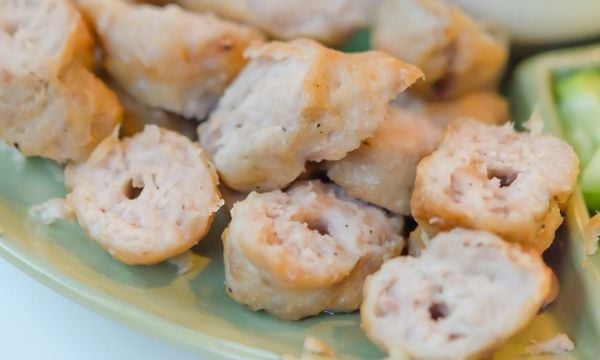 Cách làm nem thịt heo thơm giòn, không bị bung khi chiên