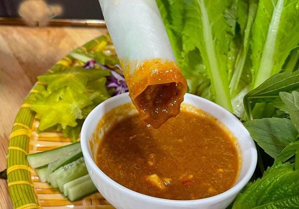 Cách làm nước chấm bánh tráng cuốn thịt heo chuẩn vị Huế