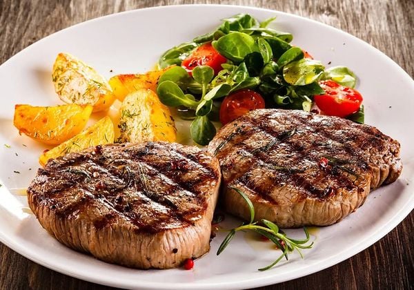 Làm thịt bò bít tết bằng nồi chiên không dầu chuẩn vị Âu