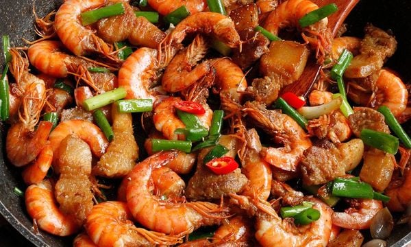 2 Cách làm tôm rang thịt ba chỉ cháy cạnh mặn mà, thơm phức