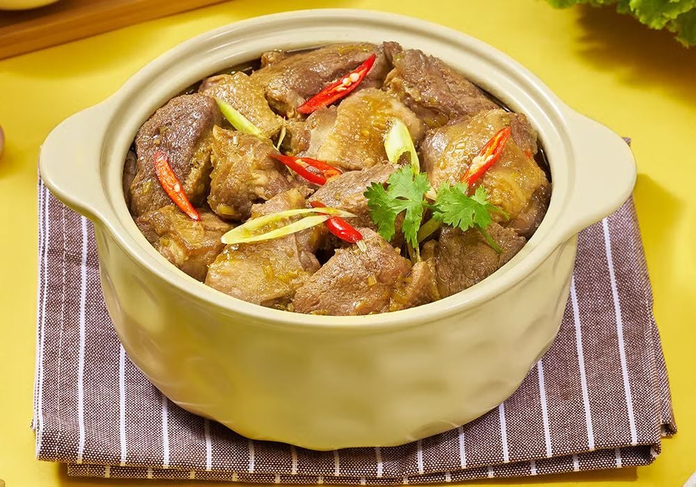 Cách làm vịt kho sả ớt cay nồng, đổi món bữa cơm gia đình