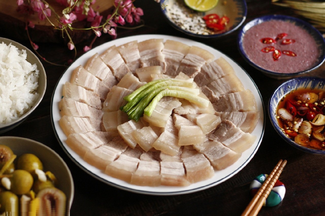 Cách luộc thịt ba chỉ da giòn thơm béo ít ngấy