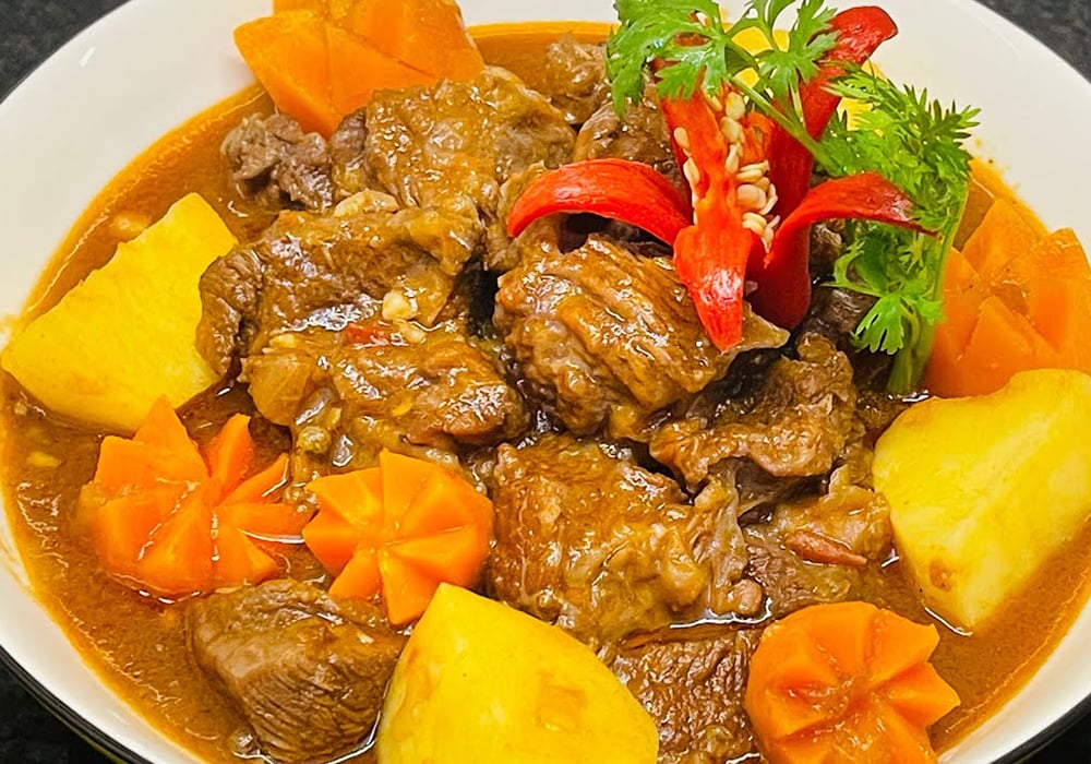 Hướng dẫn nấu bò sốt vang khoai tây cà rốt ngon hấp dẫn