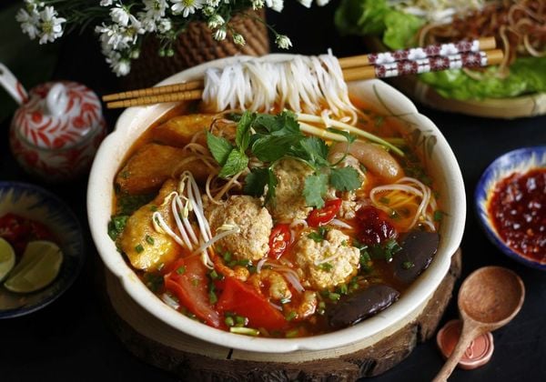 Cách nấu bún riêu tôm thịt thanh mát, chuẩn vị miền quê