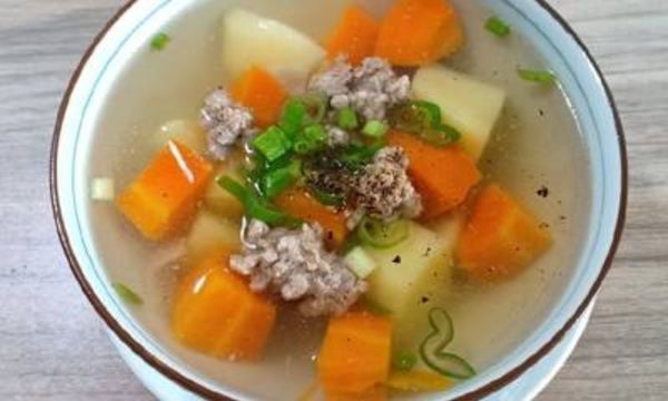 Cách nấu canh khoai tây cà rốt thịt băm bổ dưỡng, đậm đà