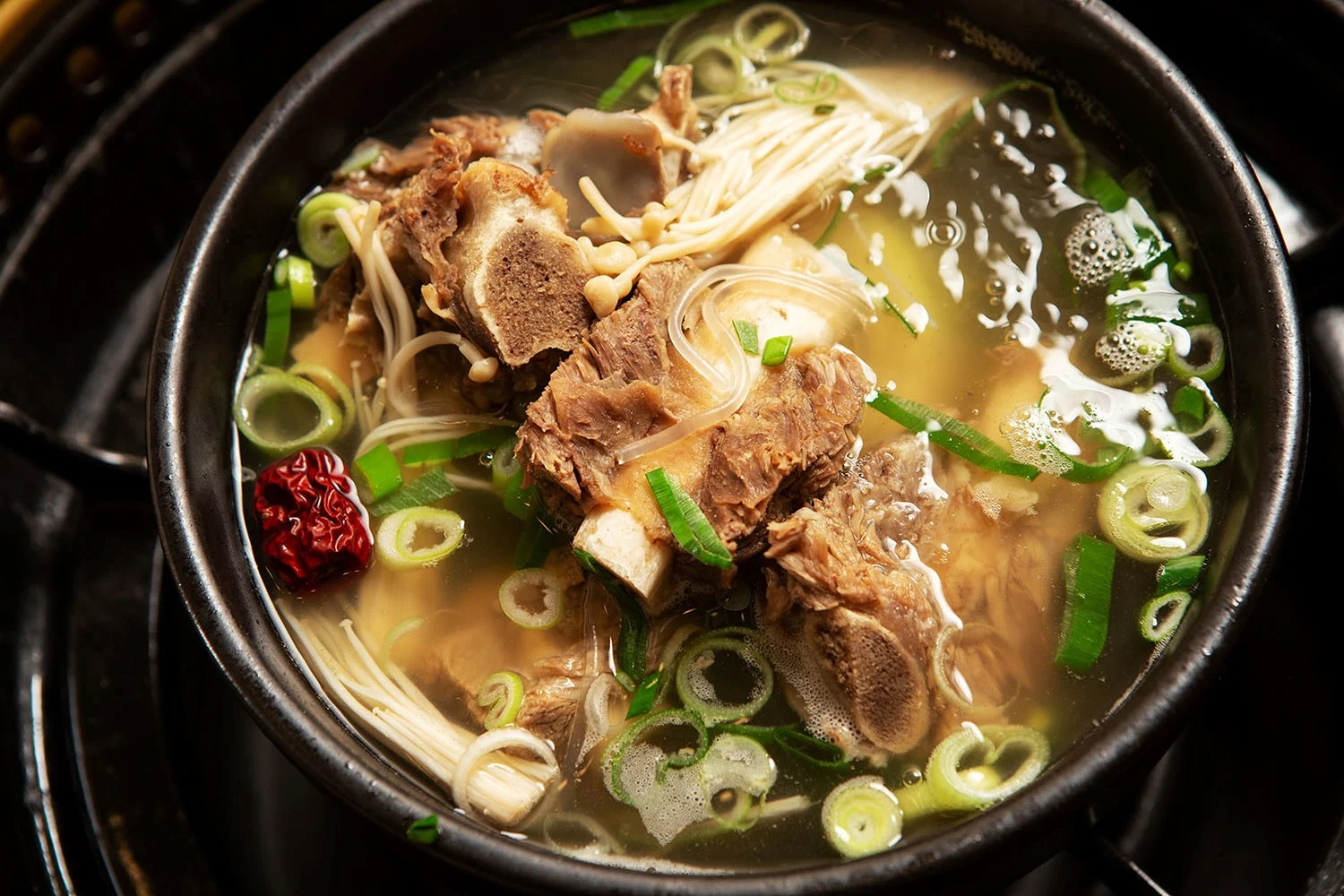 Cách nấu canh xương bò trong ngọt cho bữa cơm ấm cúng