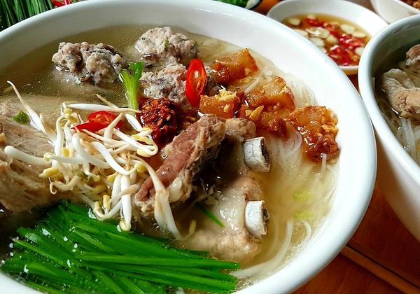 Hướng dẫn làm hủ tiếu sườn ngon đậm đà, siêu đơn giản