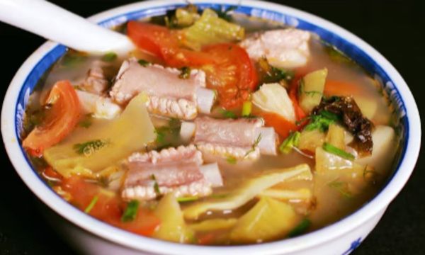 Hướng dẫn nấu canh cải chua sườn non đậm đà, bắt vị