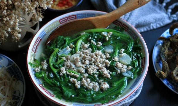 Cách nấu canh cải cúc thịt băm thơm nồng, không bị đắng gắt