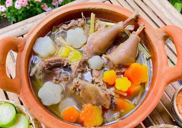 Làm canh gà hầm đu đủ bổ dưỡng, mềm thơm giúp phục hồi sức khỏe