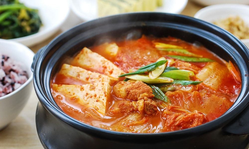 Hướng dẫn cách nấu canh kim chi thịt heo kích thích vị giác