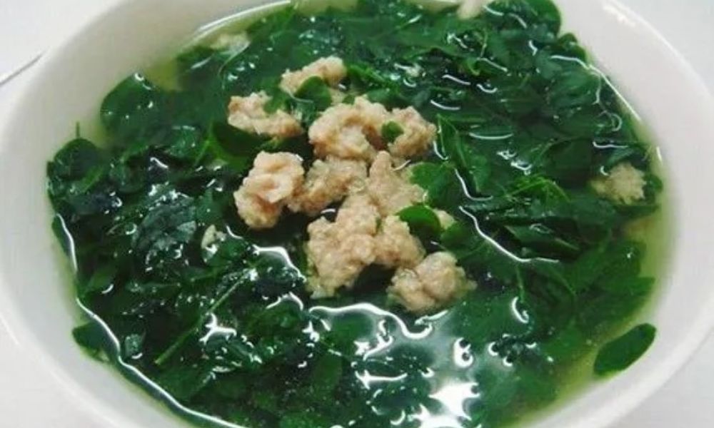 Cách nấu canh rau ngót thịt băm không nồng, ngọt thanh mát