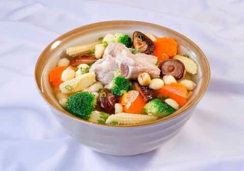 Hướng dẫn làm canh sườn hầm hạt sen bổ dưỡng cho cả nhà
