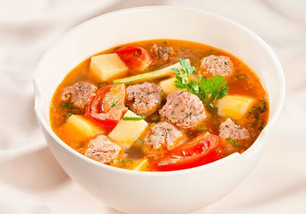 Cách nấu canh thịt bò cà chua thơm mềm cho bữa cơm hàng ngày