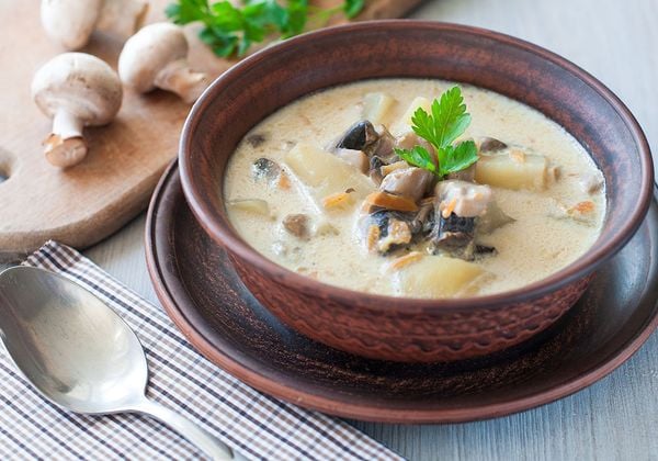 Cách nấu cháo gà nấm rơm đậm vị, thơm lừng, ai ăn cũng mê