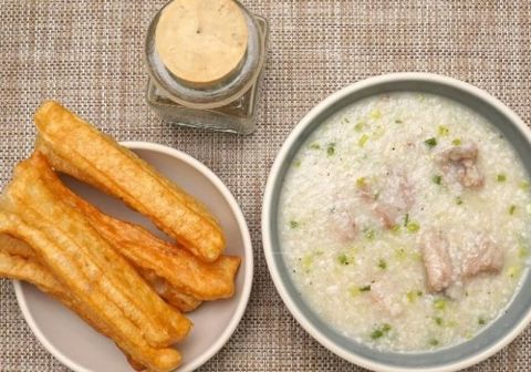 Cách nấu cháo sườn bằng nồi cơm điện nhanh gọn và bổ dưỡng