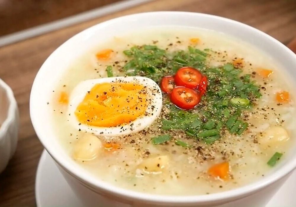 Cách nấu cháo thịt bò hạt sen bổ dưỡng giúp dễ ngủ