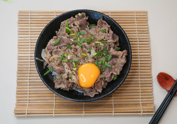 Hướng dẫn làm cơm bò xào gyudon kiểu Nhật thơm đậm dễ ăn