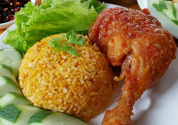 Cách làm cơm gà chiên mắm tỏi đậm đà, thơm lừng khó cưỡng
