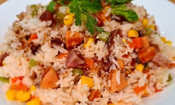 Hướng dẫn làm cơm lười thịt xào siêu nhanh cho người bận rộn