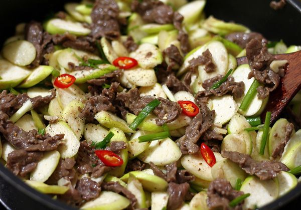 Cách làm củ niễng xào thịt bò ngon giòn, lạ miệng