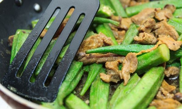 Hướng dẫn làm đậu bắp xào thịt heo không nhớt, mềm ngon