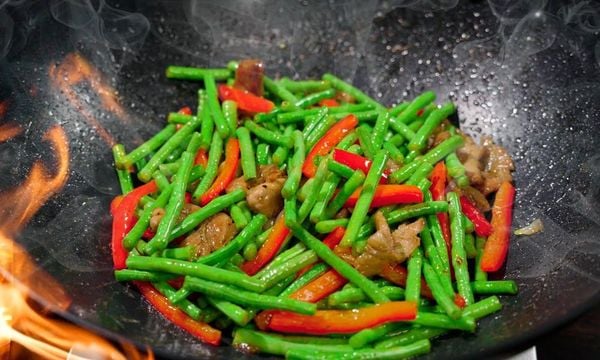 Hướng dẫn làm đậu đũa xào thịt heo xanh giòn, đậm đà