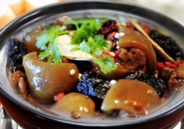 Cách làm đuôi bò hầm thuốc bắc bồi bổ cơ thể đúng cách