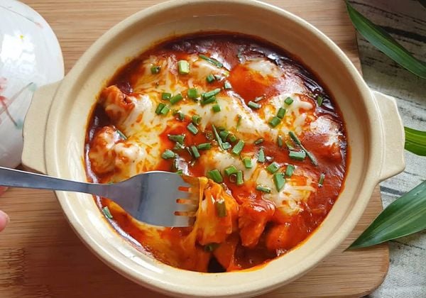 Cách làm gà cay phô mai Hàn Quốc béo ngậy, bùng nổ vị giác