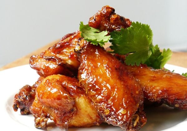 2 cách làm gà chiên bơ tỏi và gà chiên me, đổi vị cho bữa ăn