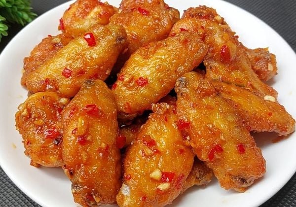 Cách làm gà chiên mắm tỏi ớt cay thơm, ăn là ghiền