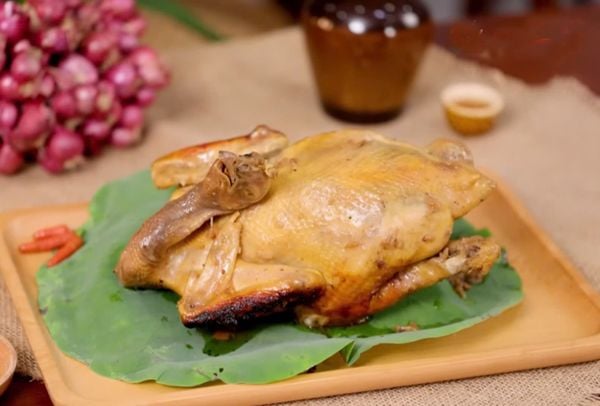 Cách làm gà đắp đất sét nướng giấy bạc thơm vị truyền thống