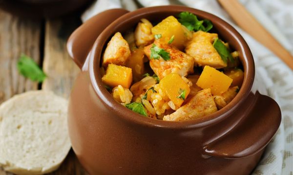 Hướng dẫn làm gà hầm bí đỏ thơm béo, bổ dưỡng, dễ nấu