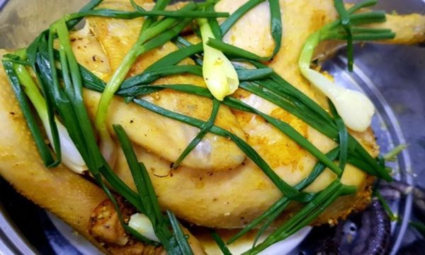 Hướng dẫn làm gà hấp hành thơm lừng, ngọt mềm, bổ dưỡng