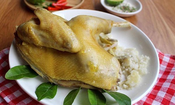 Cách làm gà hấp muối sả đậm đà, giữ trọn vị thơm ngon