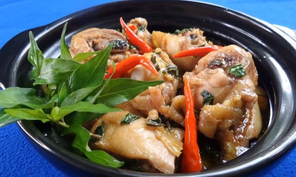 Cách làm gà kho rau răm lạ miệng cho bữa cơm gia đình