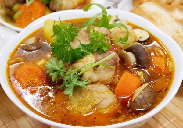 Gà nấu pate thơm béo, món ăn lạ miệng cho bữa cơm thêm hấp dẫn
