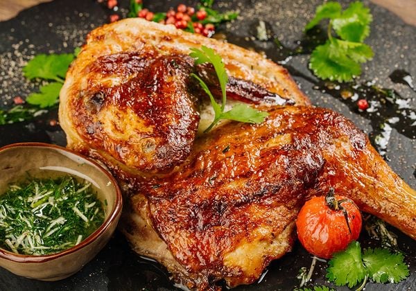 Làm gà nướng ngũ vị thơm nồng từ lớp da đến từng thớ thịt