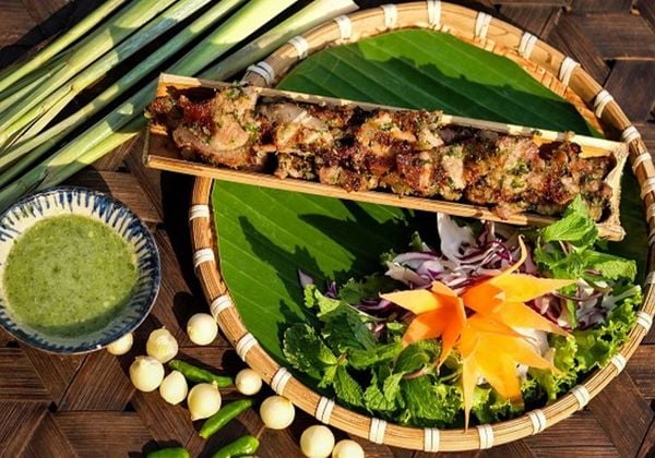 Gà nướng ống tre đặc sản núi rừng thơm ngon chuẩn vị Tây Bắc