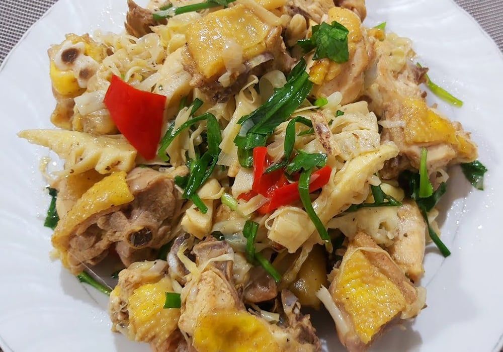 Cách chế biến món gà xào măng tươi đậm chất quê nhà