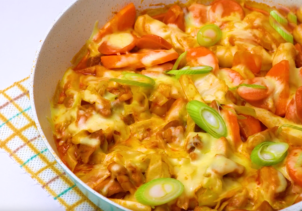 Hướng dẫn làm món gà xào phô mai bắp cải thơm ngậy hấp dẫn