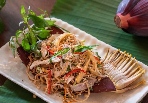 Hướng dẫn làm gỏi gà hoa chuối giòn ngon chuẩn vị quê