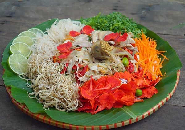 Cách làm gỏi gà hoa phượng lạ miệng mà ngon khó cưỡng