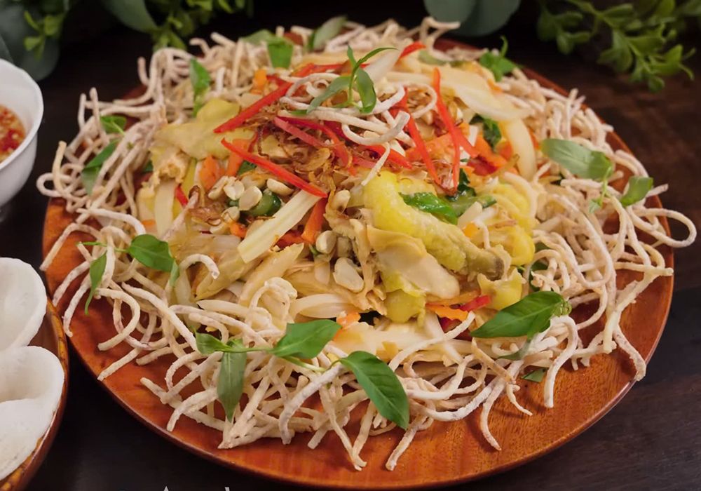 Cách làm gỏi gà ngó sen thanh mát giòn ngon hấp dẫn